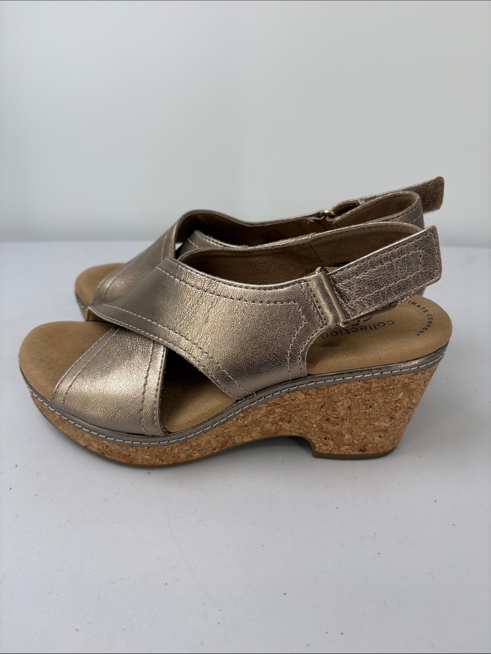🍀 Clarks Metallic Gold Leather Wedge Sandals